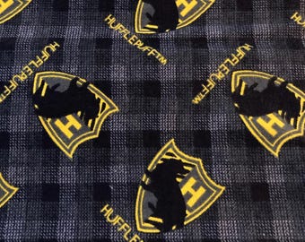 Tela de algodón de peso medio de Hufflepuff en negro y amarillo, marca Joann, con licencia oficial, 41" x 1 yarda, Hogwarts Harry Potter.