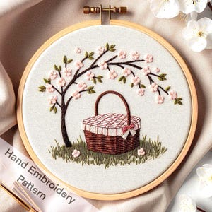 桜の木の下のピクニックバスケット 手刺繍デザイン PDF ファイル デジタルダウンロード、春の刺繍愛好家、花の刺繍
