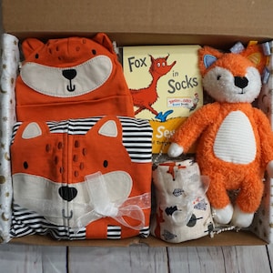 Babyparty Geschenk, Langarm Baumwolle Schlaf und Spiel mit Hut für Neugeborene, Fuchs Thema Geschenkbox für Baby Jungen, Willkommen zu Hause Geschenk