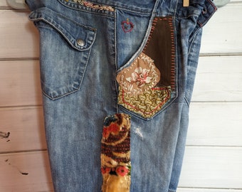 Short upcycle en denim floral terreux de DKNY Jeans - Taille 6