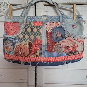 Cartera o bolso reciclado con diseño de colibrí y flores de coral bordado a mano