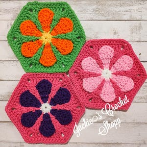 PDF Crochet Pattern: 3D Daisy Granny Square - Retro Flower Hexagon