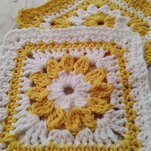 PDF granny square pattern, daisy granny square, crochet granny square, mom gift, craft, crochet pattern