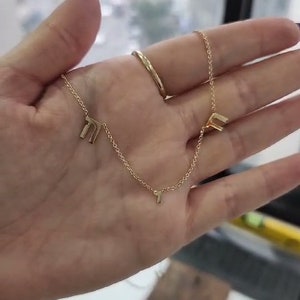 Colar de letras hebraicas colar de letras espaçadas ouro 14k