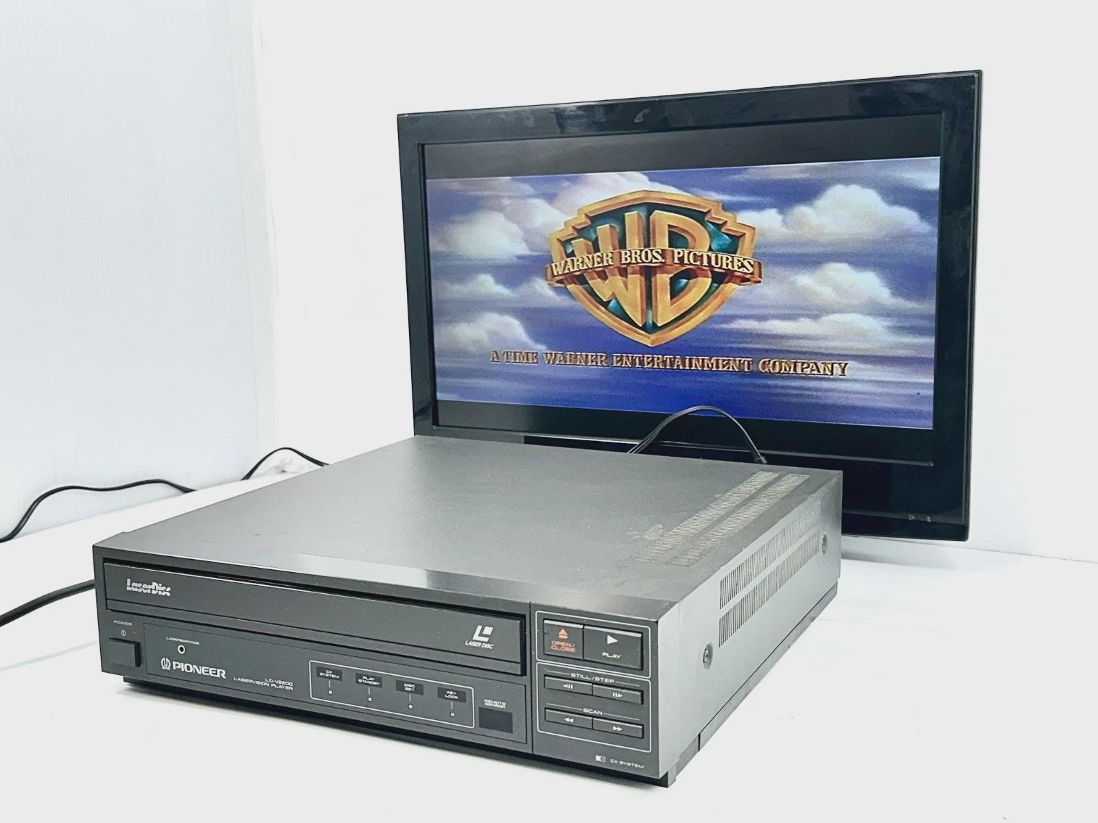 VINTAGE Pioneer LD-V2200 Laserdisc Laservision Player Works