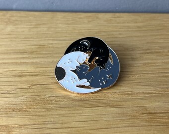 Yin Yang Triple - Emaille Pin Cat, weiß, grau Katzen, Sphinx, Button, Katze, Mond, witch, witchy, magic,  gothic, goth, catlove, Manga Anime