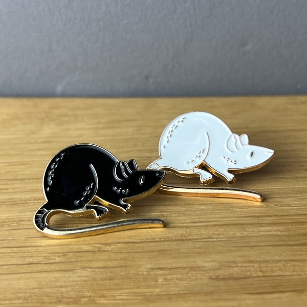 Double Rat Race! Emaille Pin, Ratte, Witchy, magic, Goth, Gothic, Maus, Mice, funny animal, cute, Kawaii, Punk, Anstecker, Brosche, schwarz