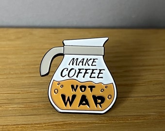 Make Coffee not war! Big Emaille Pin Brosche, Anstecker: Smash Patriarchy, Punk, Frieden, Feminismus, Equality Human rights, peace Kaffee