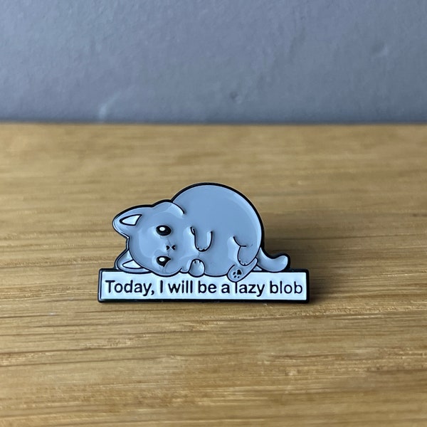 Today I’ll be a Lazy Blob! Metall Emaille Pin Button, Anstecker: Sleepy cat, funny animal, lustig, tired, schlafen, Bett, Katze, müde, Büro