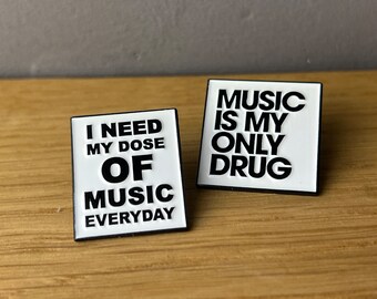 Music everyday! Metall Emaille Pin, Button, Anstecker, Musik, Mental Health, Headphones, Punk, Rock, ADHD, Neurodivergent, ADHS, Vinyl, Tape