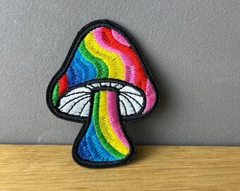 Rainbow mushroom! Zum Bügeln Aufnäher, Patch, Badge:  Pilz, Rave, LGBTQ, queer, Pride, CSD, equality, Regenbogen, Nerd, Festival, Fantasy