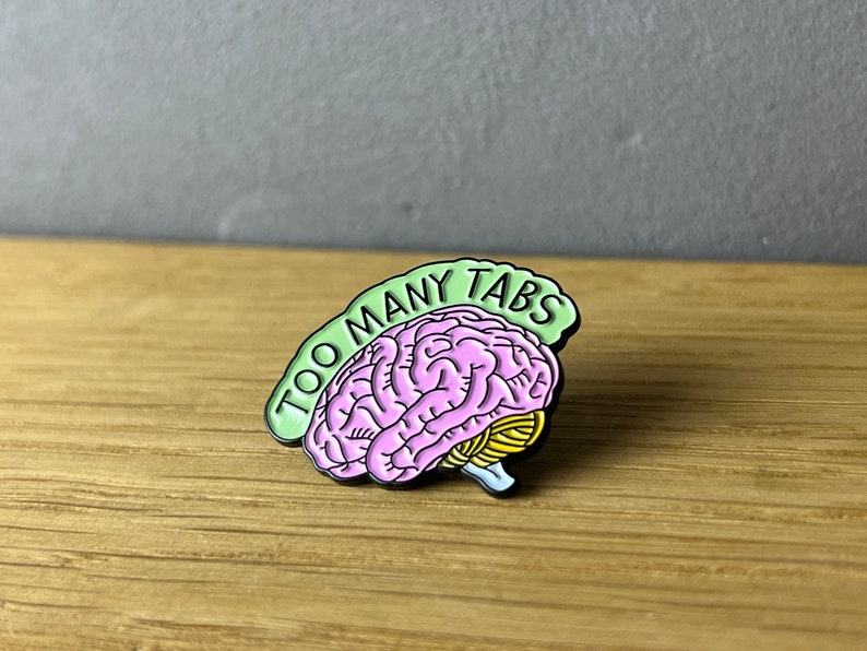 Too many tabs Metall Emaille Pin, Button, Anstecker: Brain, mind, Gehirn, ADHD, ADHS, Autism Neurodivergent, Neurodivers, Overthinker club Bild 2