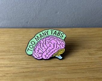 Too many tabs! Metall Emaille Pin, Button, Anstecker: Brain, mind, Gehirn, ADHD, ADHS, Autism Neurodivergent, Neurodivers, Overthinker club