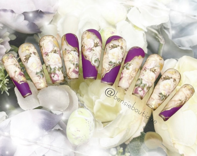 Violet | Purple and nude Renaissance Nails | Cherub Nails | Floral Nails | Metallic Gold | Gold Flakes | matte press on nails Canada USA