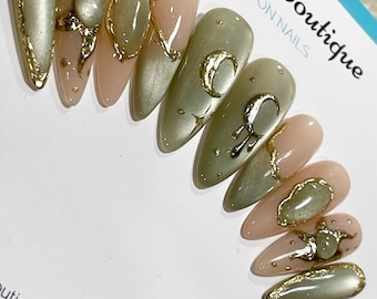 Celestial Nails: Green Cat Eye nails with Celestial gold chrome accents