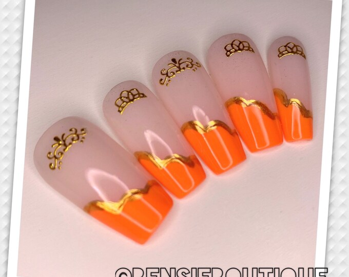 Scalloped French Tips | Gold outline | Various Colours | optional nail decals | press on nails