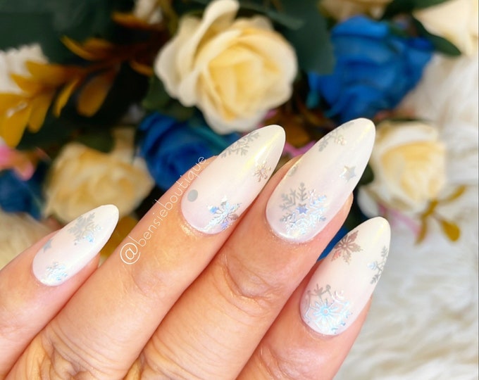 Aurora Snowflake nails | sparkly nails | glazed donut nails with holographic snowflakes | holiday | winter press on nails Canada USA