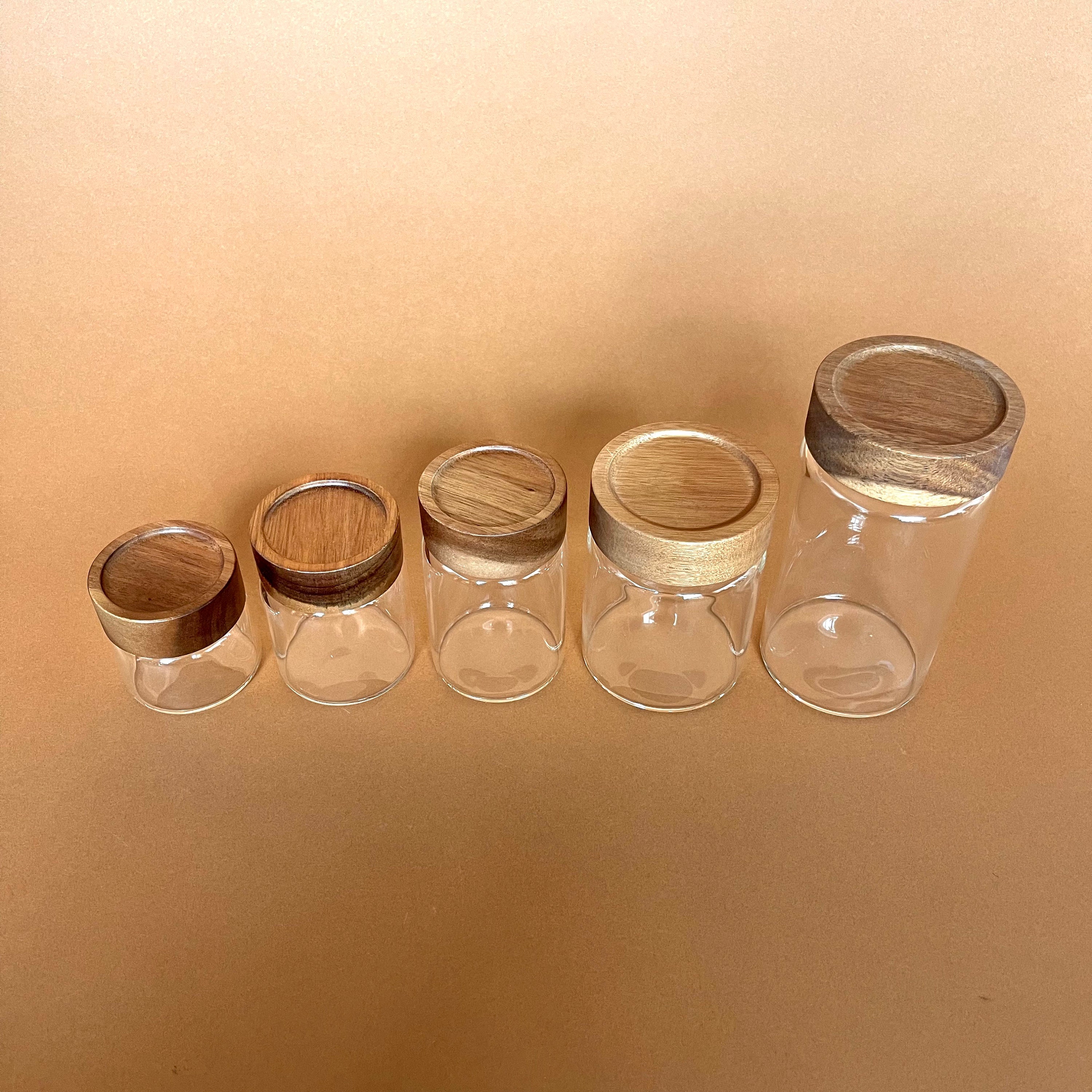 8 Pcs Spice Containers 8.5oz Glass Spice Jars With Acacia Lid and Labels -  Stackable Empty Round Spice Canister for Kitchen 