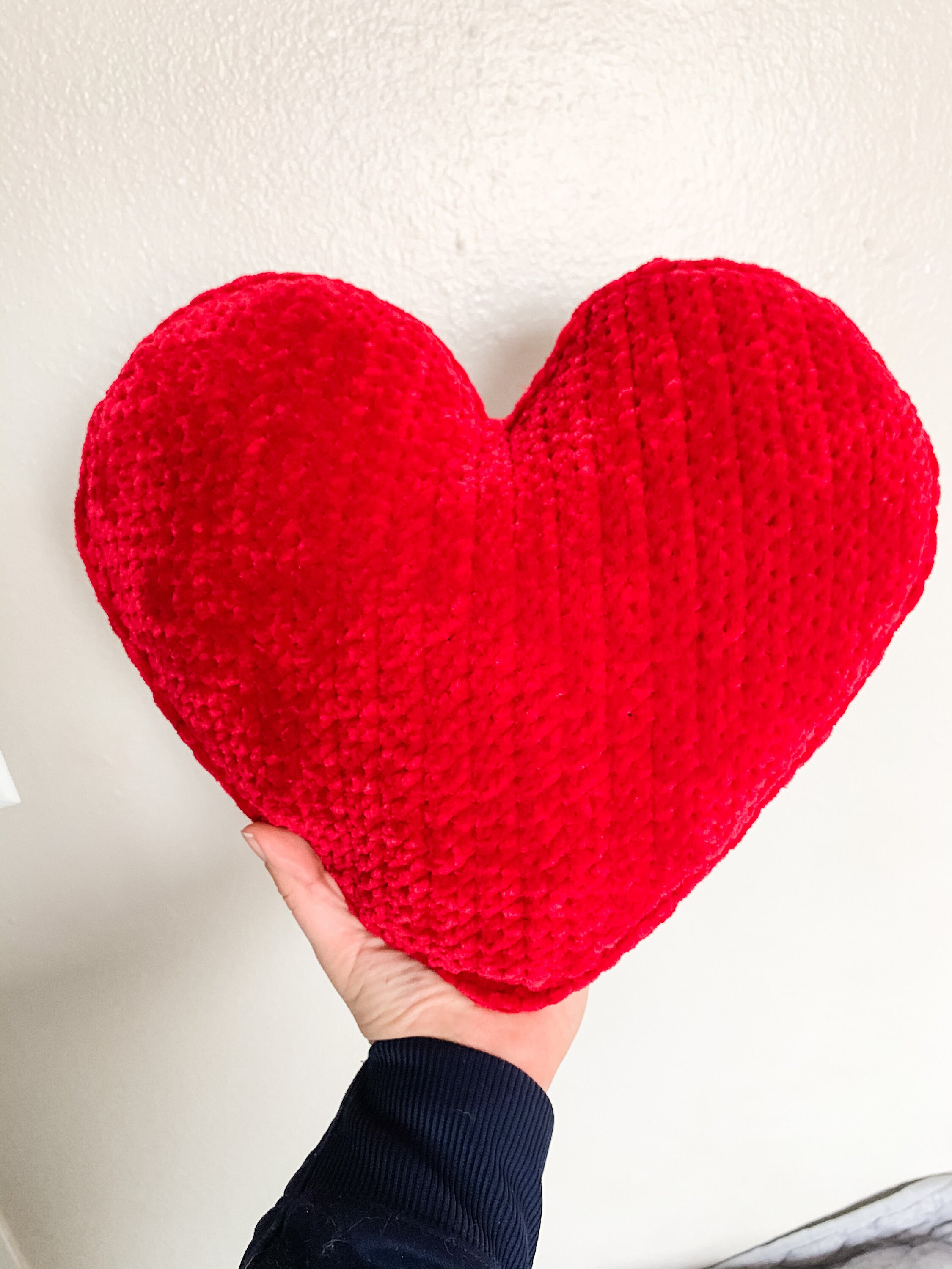 Red Velvet Heart Shaped Throw Pillow - Etsy Sweden