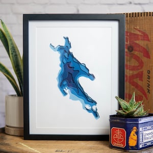 Lago Newfound - Mapa tridimensional de profundidad en papel en capas - ENMARCADO - 11 x 14"