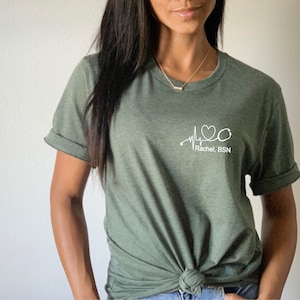 Custom Name Nurse Shirt: Personalization Stethoscope Heartbeat RN Tee Bild 6
