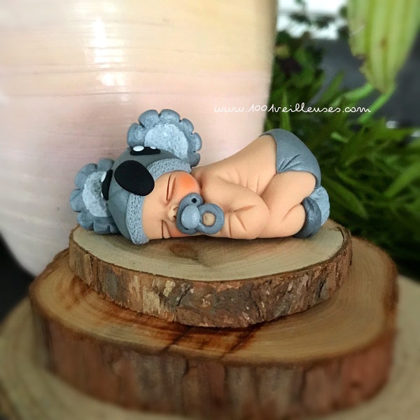 Figurine fimo petit garçon, sujet baptême, figurine gâteau, cake topper, souvenir de naissance, bébé fimo miniature, koala, figurine koala