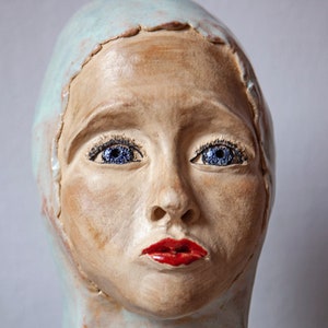 Sculpture en céramique « Milly », fait main en céramique d&#39;art, cadeau unique, art contemporain, décoration de la maison, art féminin