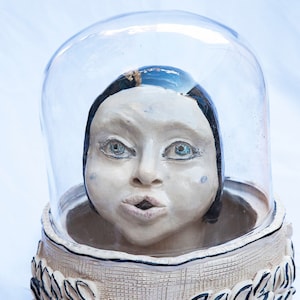 Keramikskulptur &quot;&quot;Ginetta&quot;&quot;, keramische hohe Kunst, einzigartiges Geschenk, zeitgenössische Kunst, Hauptdekoration, Frauenkunst, glücklich/schön.&quot;