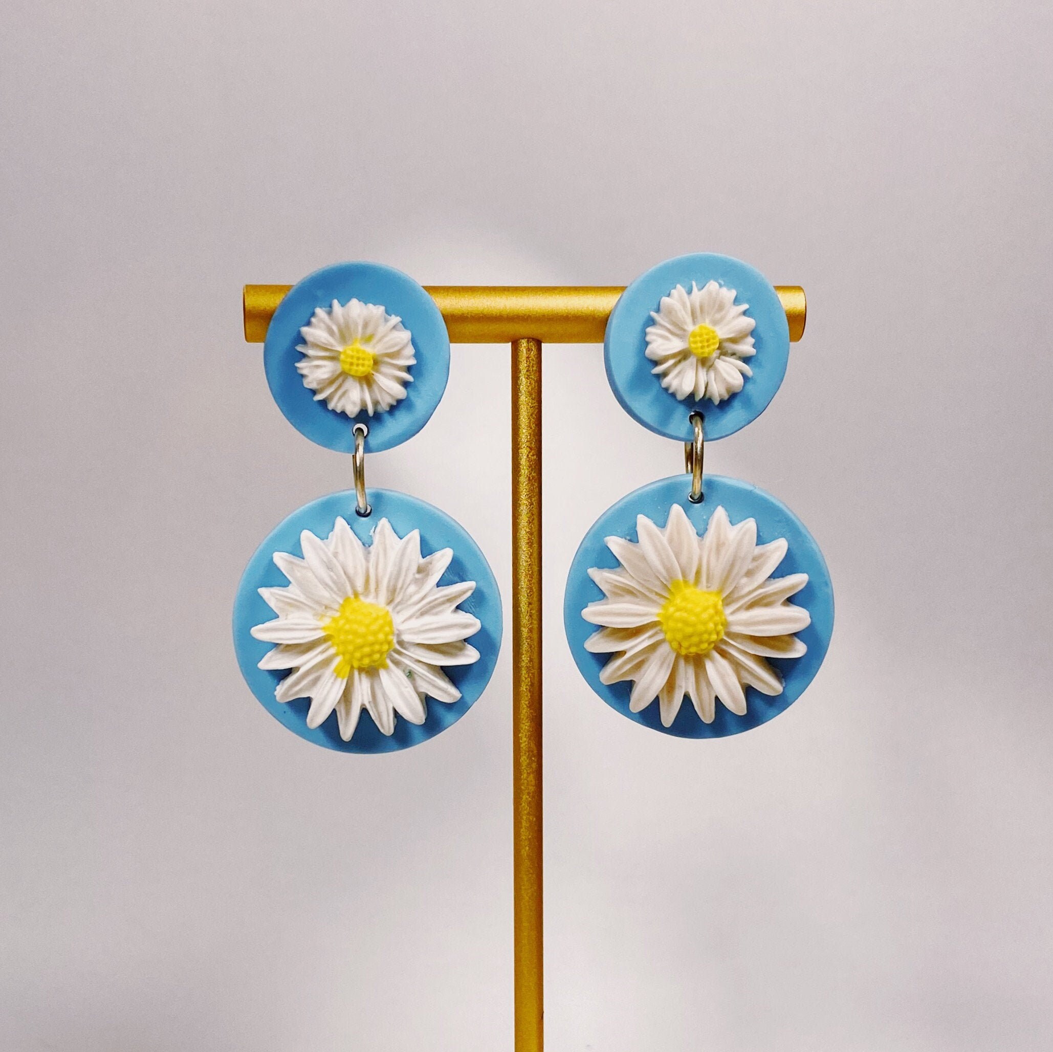 Pastell Blau und Weiß Daisy Tiered Polymer Clay Ohrringe - Etsy Österreich