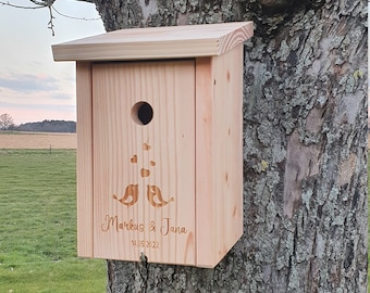 Nistkasten aus Lärche, personalisiertes Vogelhaus, Brutkasten