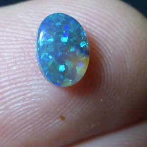6.6 x 4.6 x 2.4 mm - 0.6 carat - video - australian opal - oval - lightning ridge opal - crystal - vb140