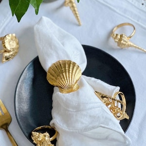 Set di 6 anelli per tovaglioli a forma di conchiglia dorata - Decorazione da tavola costiera, apparecchiatura da tavola per matrimonio nautico, porta tovaglioli per cene in spiaggia, accessorio da pranzo