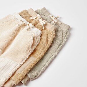 Organic Muslin Baby Gift Set – Lemon (Swaddle, Bib, Mittens, Booties, Cap)