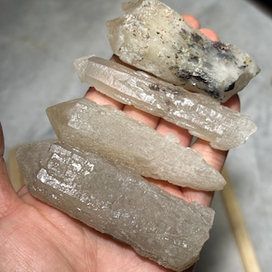 Naturlig Elestial Quartz Crystal Point, Rå Kristallprov, Läkning K076