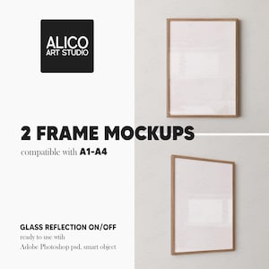 Puede incluir: Dos marcos de fotos de madera marrón con paspartú blanco en una pared blanca. Los marcos están vacíos y listos para tu obra de arte. El texto "2 FRAME MOCKUPS" y "compatible con A1-A4" está debajo de los marcos. El texto "GLASS REFLECTION ON/OFF" y "ready to use with Adobe Photoshop psd. smart object" está debajo del texto.