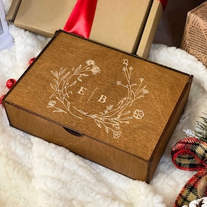 Caja personalizada, Caja de madera, Caja de recuerdos, Caja para tarjetas de boda, Caja para tarjetas, Él, Caja de regalo, Regalo para despedida de soltera, Regalo para esposo, Regalo para novio, Caja de regalo