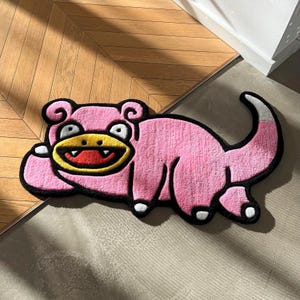 Tapis capitonné rose pâle avec un personnage de dessin animé populaire, une idée cadeau d'anniversaire et de pendaison de crémaillère pour amis, frères et sœurs et enfants