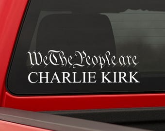 Calcomanía de vinilo "Somos el pueblo" de Charlie Kirk - Un auténtico héroe estadounidense - En memoria de - Patriótico - Calcomanía de vinilo de homenaje