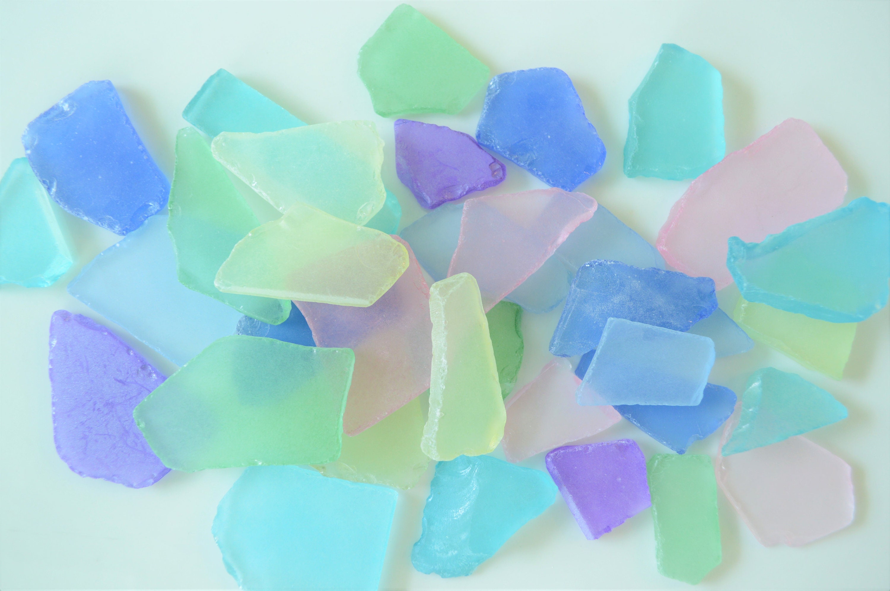 Sea Glass Pieces for Crafts, Weddings & Home Decor - Frosted Flat Glass in  Blue, White & Green (11 Oz)