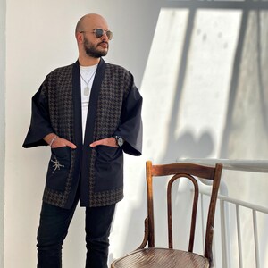 日本の羽織ジャケット、ストリートスタイルのメンズトラベル着物、コンパス刺繍の野良着コート 画像 4
