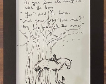 Può includere: Disegno a inchiostro nero e bianco di un cavallo e un ragazzo che lo cavalca. Il cavallo è in primo piano e il ragazzo è seduto sulla sua schiena. Il disegno è su uno sfondo di alberi. Il testo "So you know all about me?" è scritto in corsivo nella parte superiore del disegno. Il testo "Yes," said the horse. "And you still love me?" we love you all the more" è scritto in corsivo sotto il disegno.