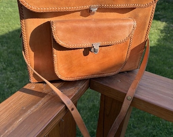Vintage Tan Cognac Leather Messenger Satchel Shoulder Bag Front Pocket
