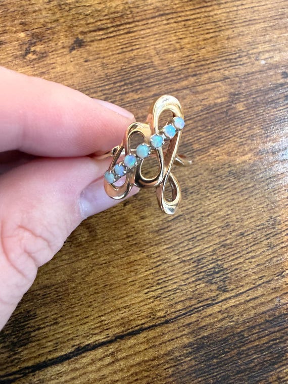 Solid Gold Vintage Freeform Opal Ring - image 1