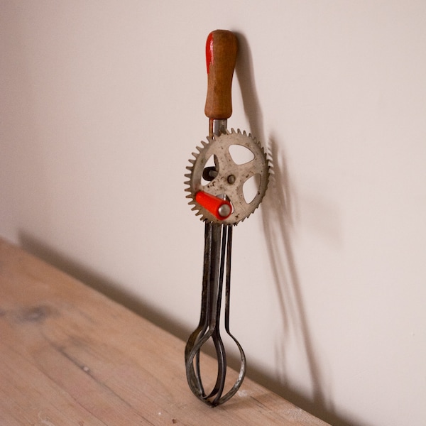 Antique Hand Mixer | Metal Egg Beater | Farmhouse Decoration from 1950s