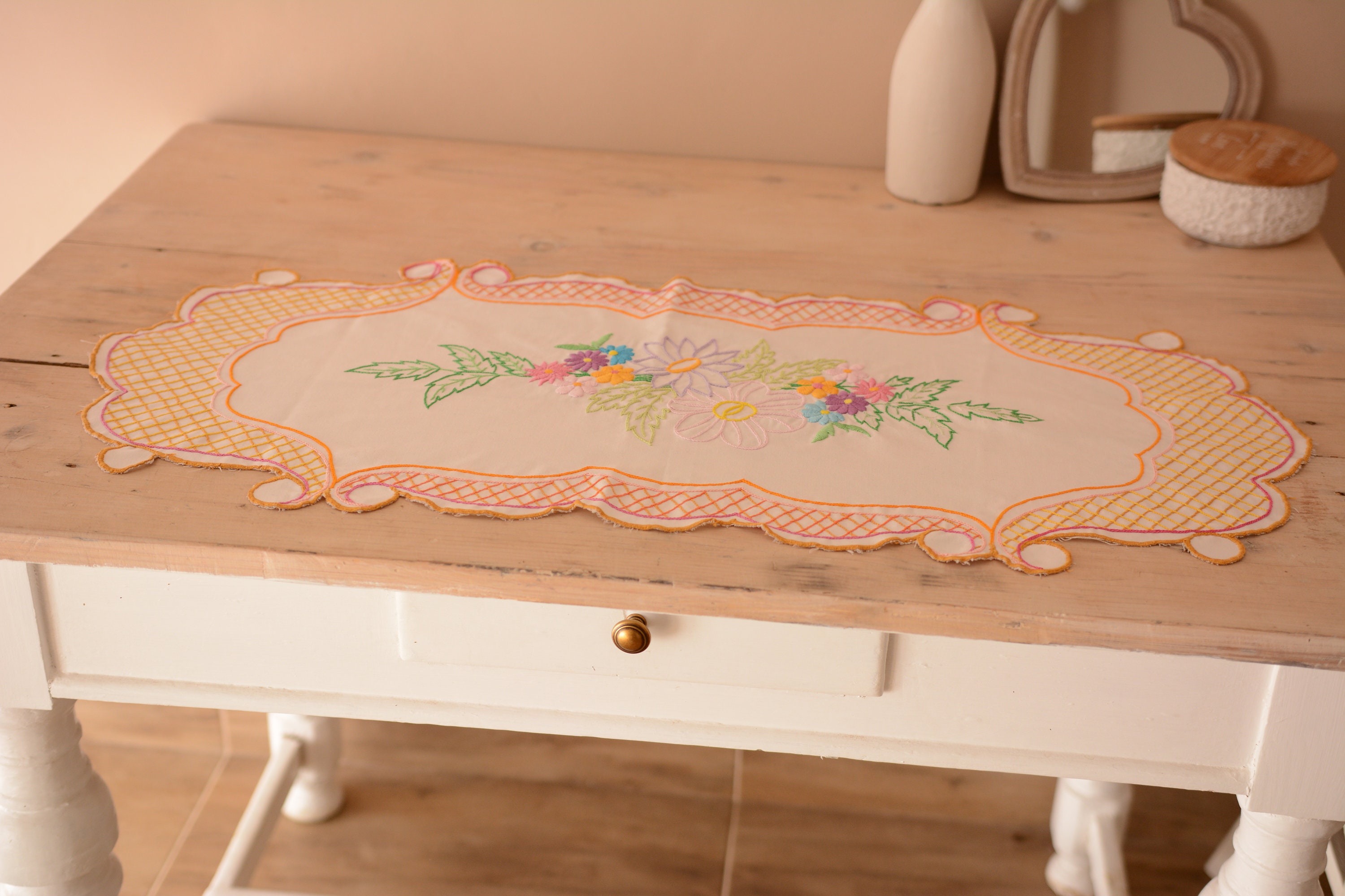 ヴィンテージ ハンガリー刺繍テーブルクロス | 明るい色のハンガリー
