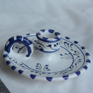 Vintage keramikljusstake: Handgjord blå och vit blomdekor