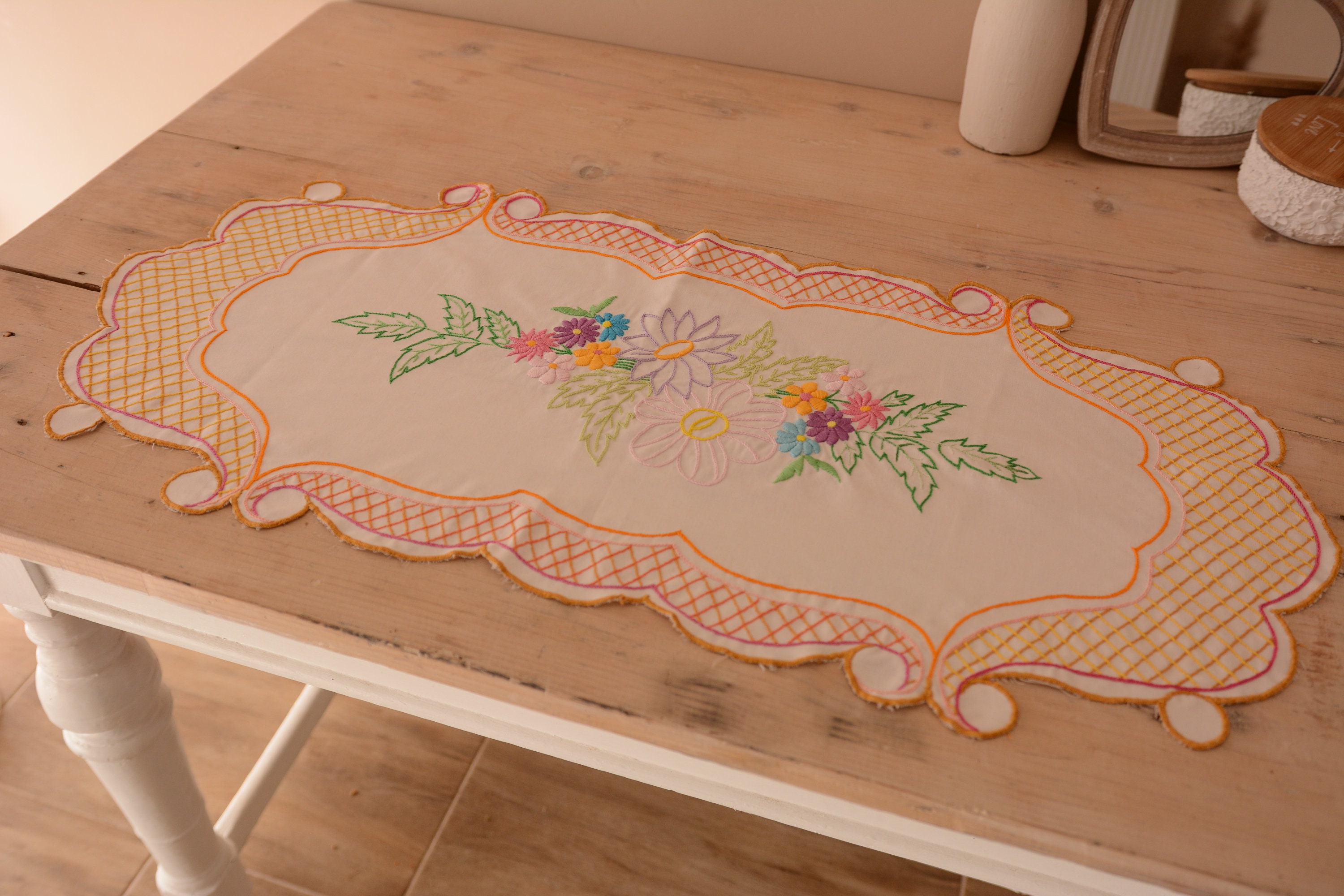 ヴィンテージ ハンガリー刺繍テーブルクロス | 明るい色のハンガリー