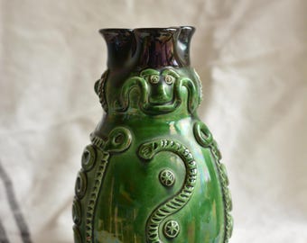 ヴィンテージ Zsürizte ネピ ハンガリーの民芸品の水差し。高さ13