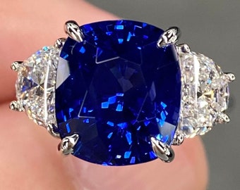 Exceptional IGI 7.3 Ctw Royal Blue Ceylon Sapphire & VVS Diamond 18k White Gold  Ring For Love