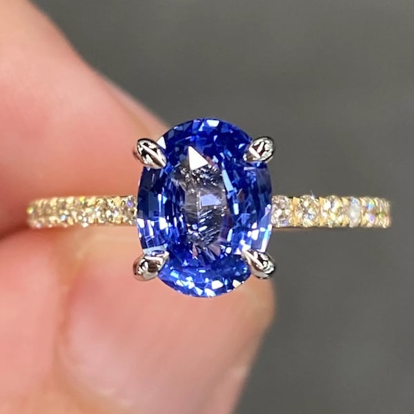 Exceptional IGI Certified Unheated 2.5 Ctw Blue Ceylon Sapphire & VVS Diamond Ring 18K Yellow gold Two Tone Gold White Gift For Love